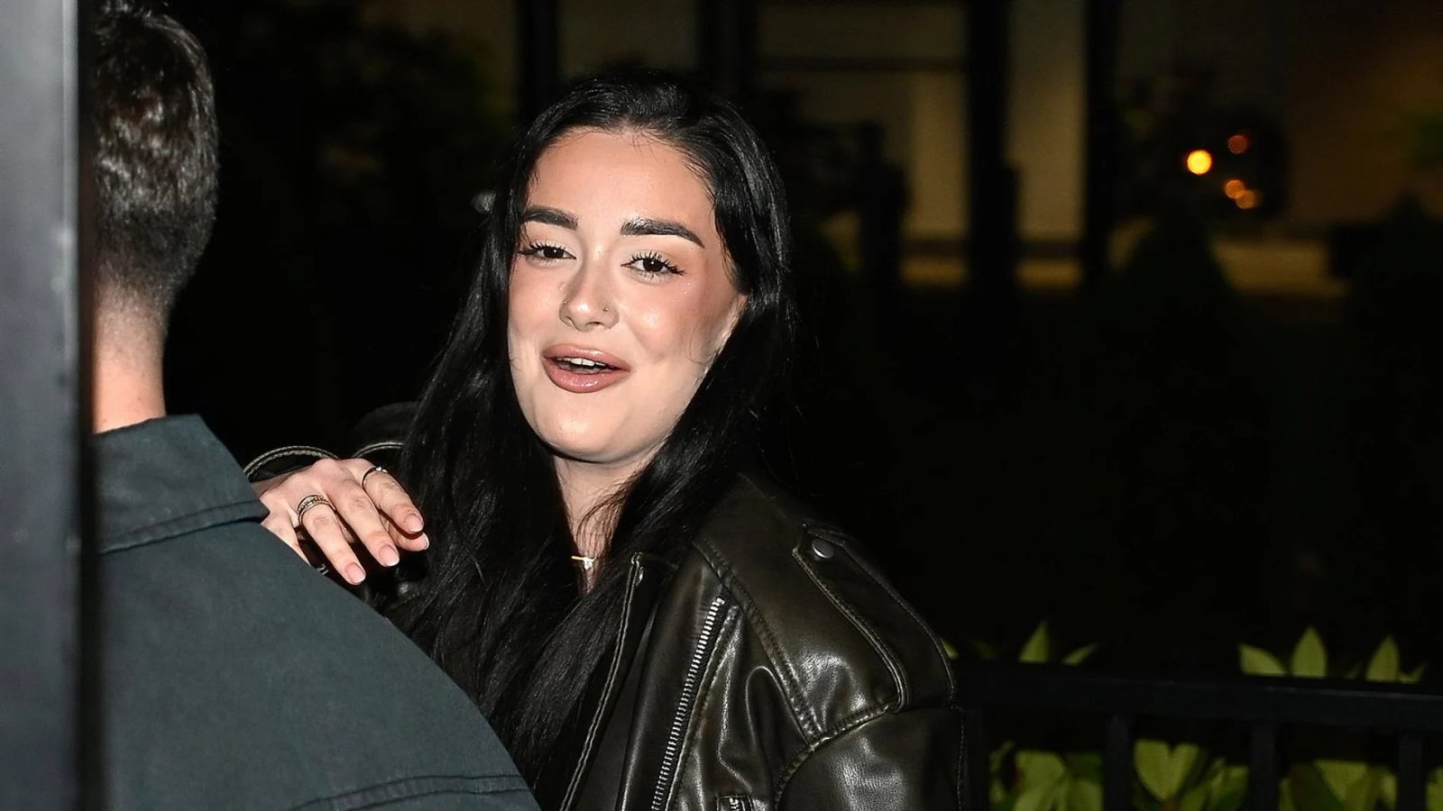 Julia Janeiro muncul kembali setelah dia menjadi bintang dengan penampilan bernilai ribuan euro