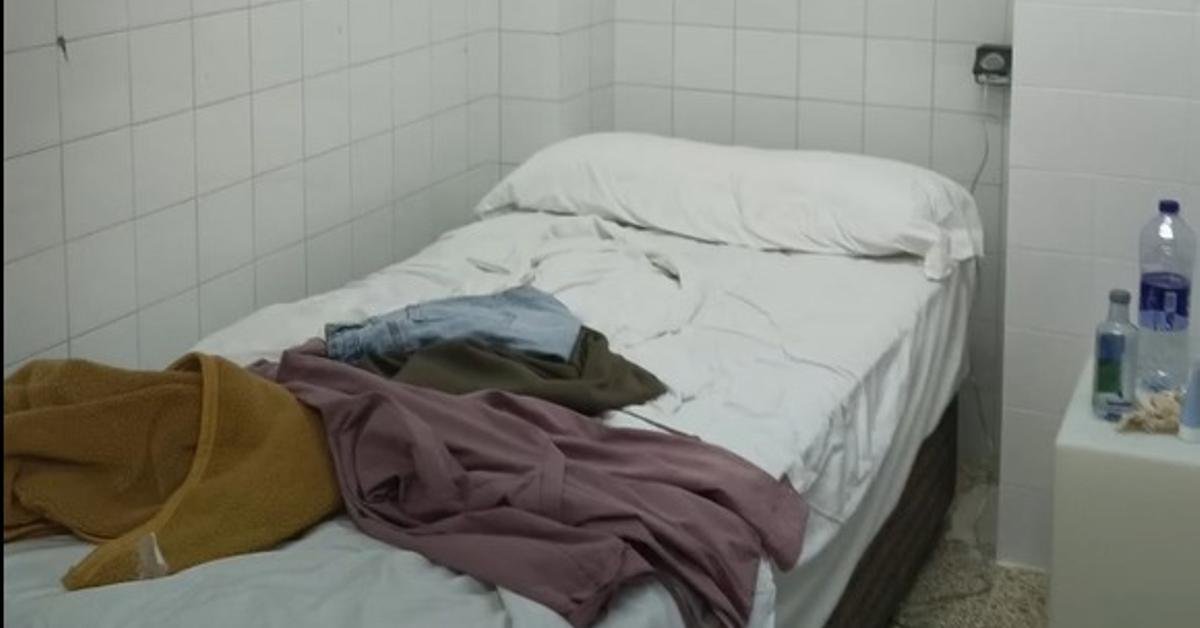 Cobaan berat yang dialami seorang pekerja di sebuah hotel di Mallorca: "Mereka memaksa saya tinggal di kamar mandi, dengan kasur di lantai"