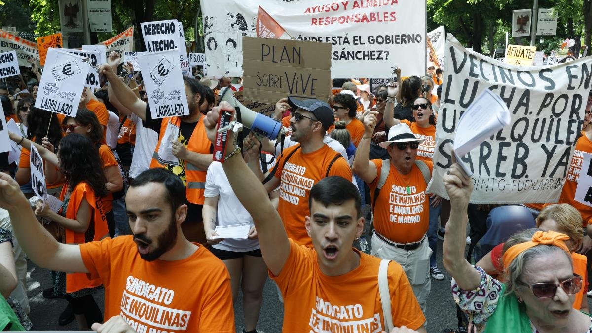 Ribuan orang melakukan protes di Madrid untuk menuntut tindakan segera terhadap perumahan