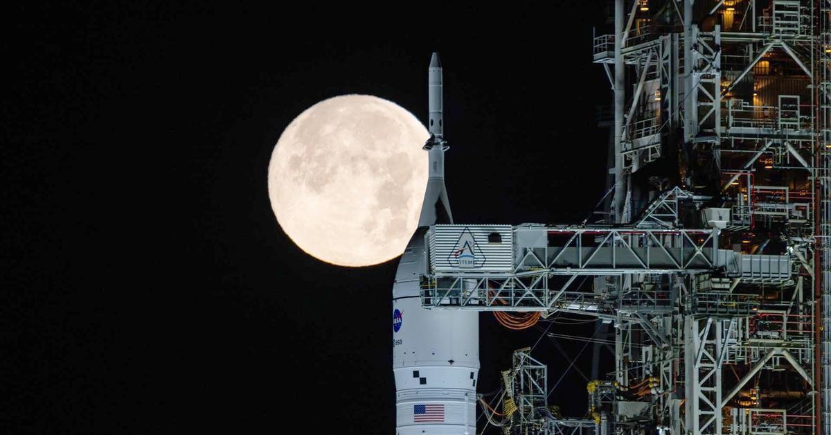 NASA menugaskan Jeff Bezos untuk mengambil langkah pertama dalam membangun pangkalannya di bulan
