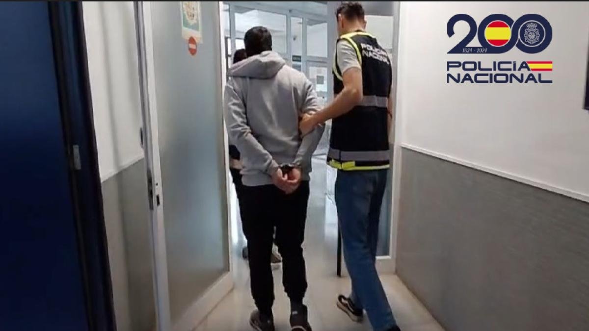Polisi Nasional menangkap dua orang di Corçà dan Palafrugell karena kepemilikan pornografi anak