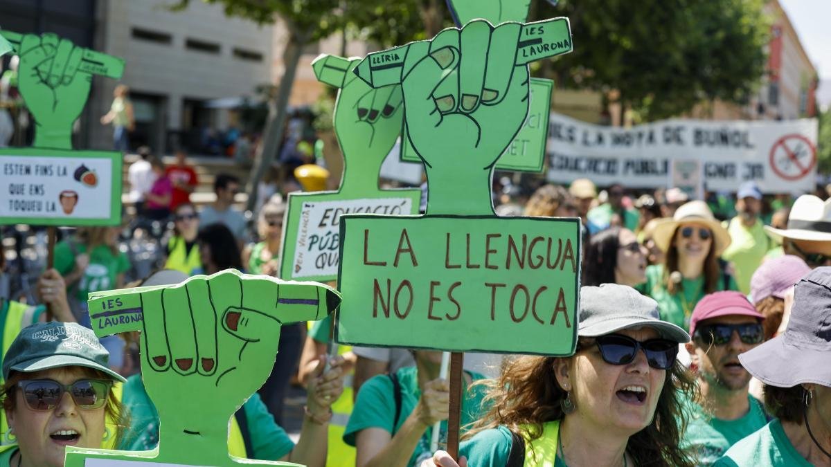 The Valencian, poin terakhir dalam negosiasi kompleks antara Pendidikan dan serikat pekerja