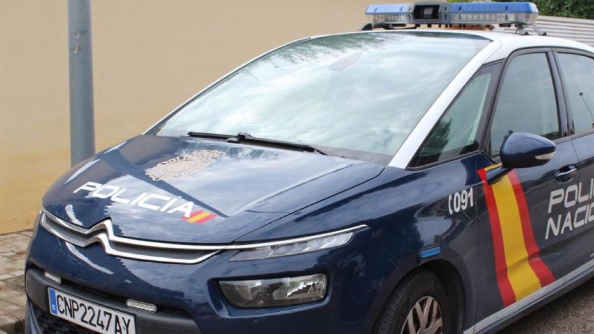 Dua orang ditangkap di Ávila setelah mencoba melarikan diri dari Polisi dengan membawa kokain dan sejumlah besar uang