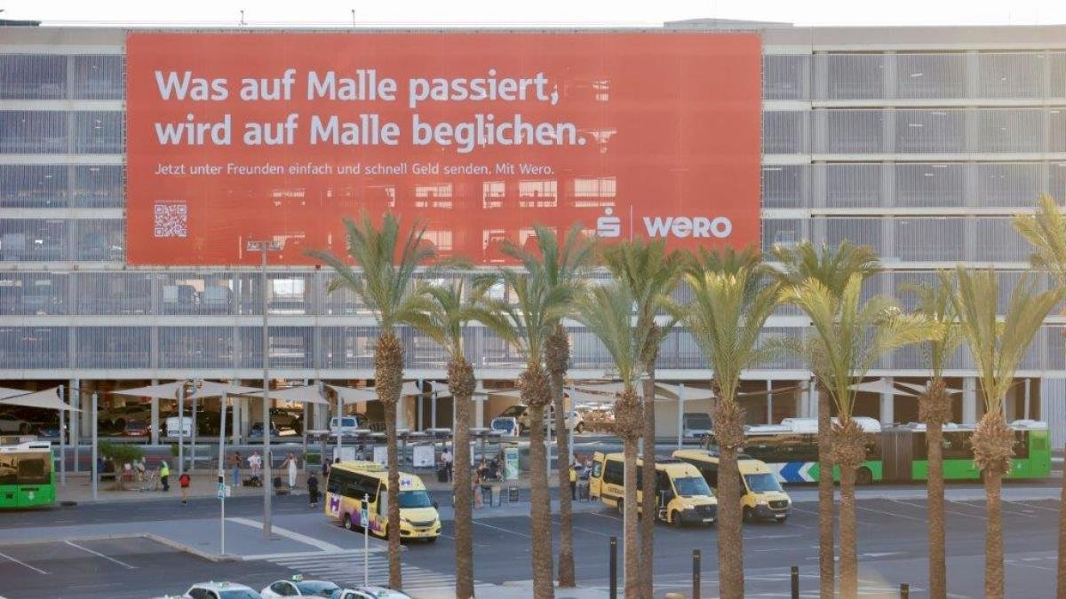 “Apa yang terjadi di Mallorca tetap di Mallorca”: papan tanda raksasa berbahasa Jerman di bandara membuat marah pulau tersebut