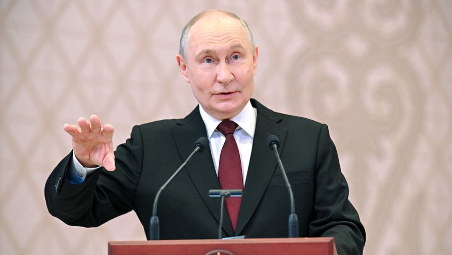 Putin mengadakan konferensi pers di Astana. On line