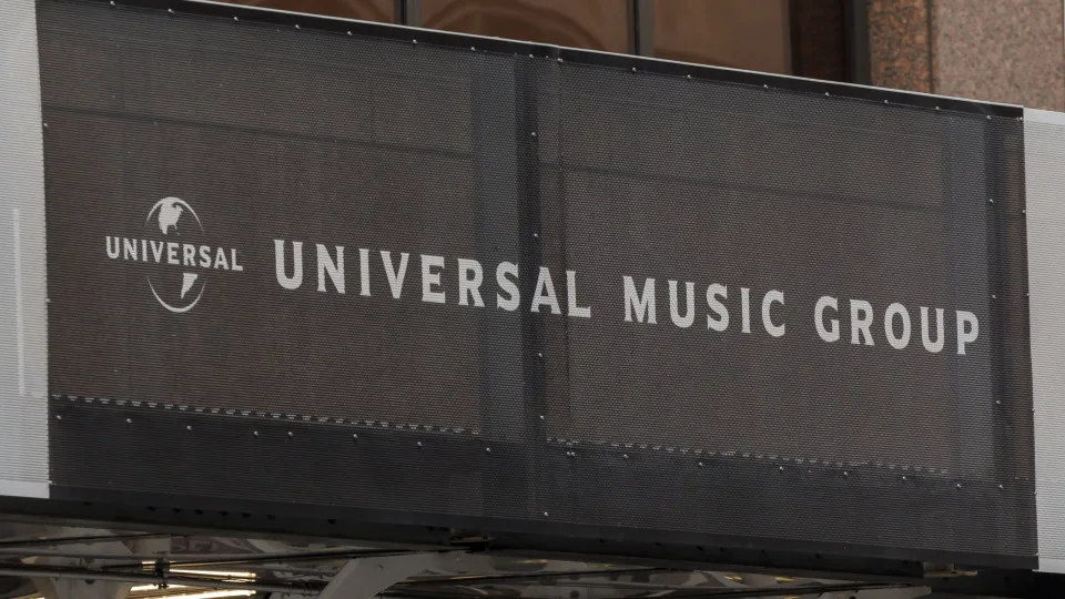Fundo de Bill Ackman lança oferta para comprar Universal Music