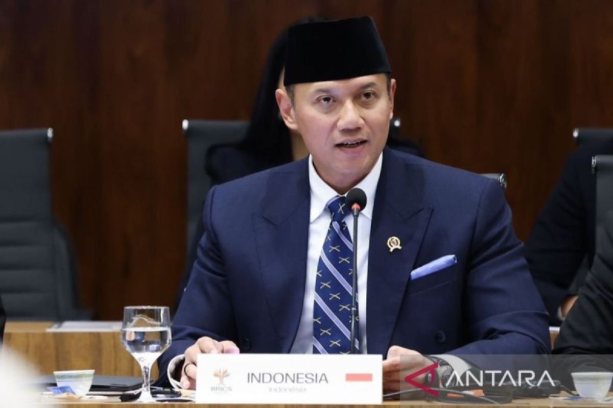 Indonesia pushes Giant Sea Wall plan to protect Java