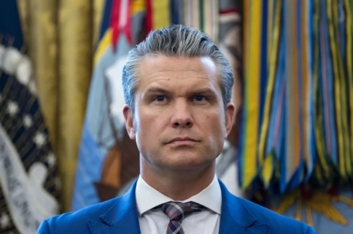 Jatuh, melakukan push-up: Hegseth menunjukkan bagaimana dia memompa ototnya setelah kegagalan di Iran