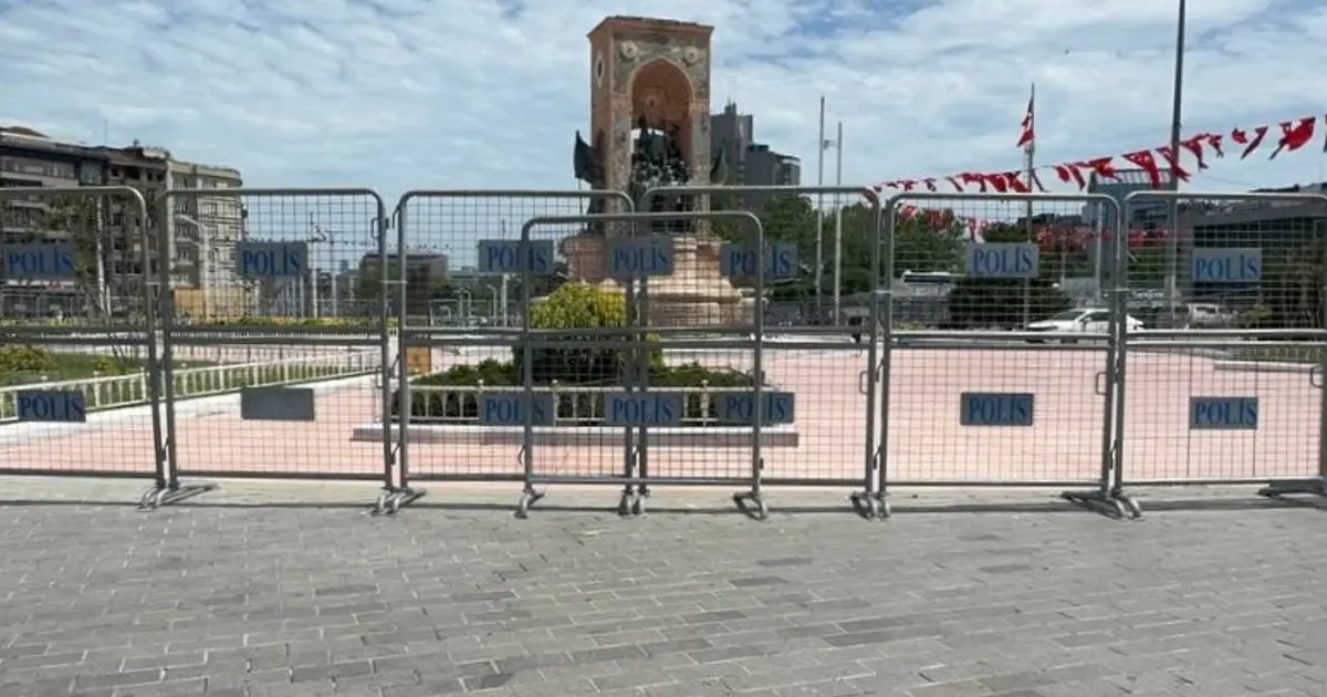 وتم إغلاق بعض الطرق ومترو تقسيم في إسطنبول