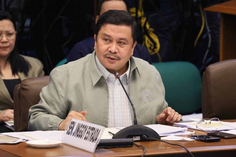 Jinggoy Estrada menyerah atas kasus suap