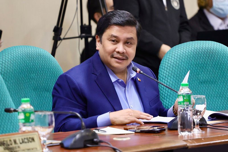 Pinoys bergabung dengan 'Tantangan Korupsi vs Anda Sepanjang Tahun Jinggoy' dengan postingan kilas balik tentang kasus-kasus masa lalunya