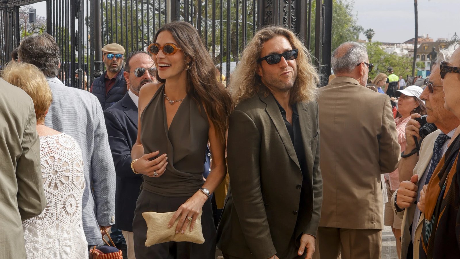 Intim dan kekeluargaan: ini adalah pernikahan "film" Rocío Crusset dan Charlie Schein di New York