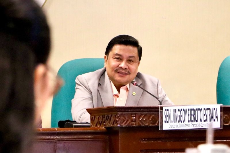 Estrada ditahan karena kasus korupsi