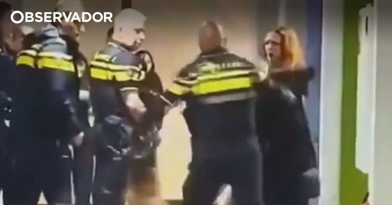 Wanita hamil diserang polisi di pusat imigrasi – Pengamat