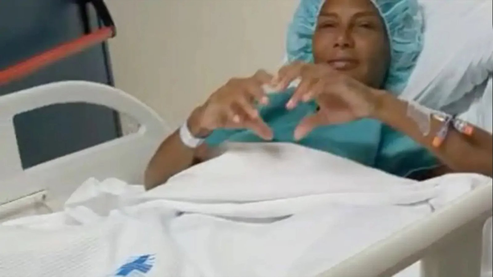 Ivonne Reyes memasuki ruang operasi setelah trauma yang dialami di 'Survivors'