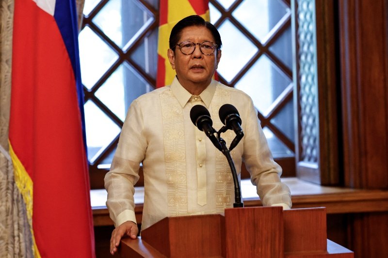 Marcos mendesak Senat untuk kembali bekerja ketika kemacetan semakin parah menjelang jeda