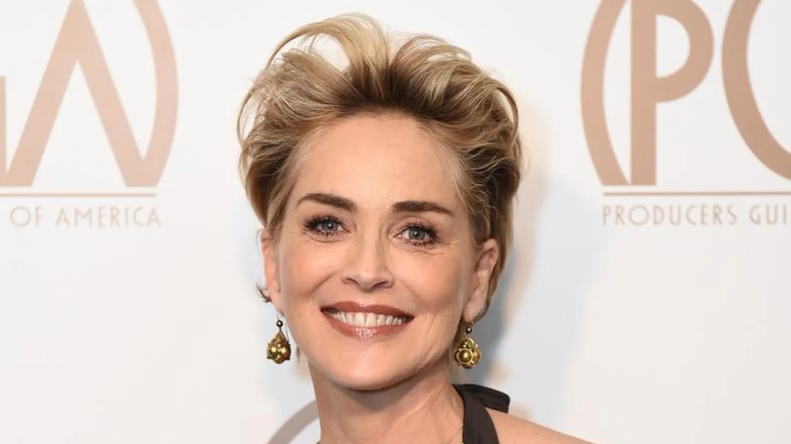 "Aku tidak akan pernah mencintaimu lagi": Sharon Stone dan kesaksian masa kecilnya yang ditandai dengan kekerasan