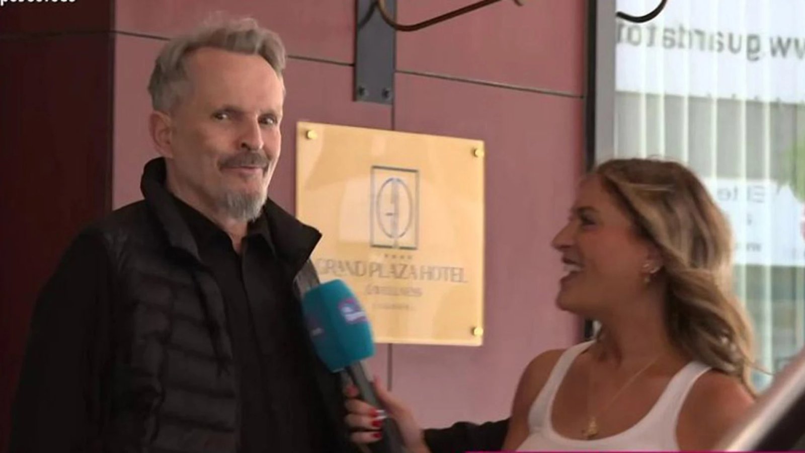 Miguel Bosé tertangkap di jalanan Andorra dan reaksinya menarik banyak perhatian
