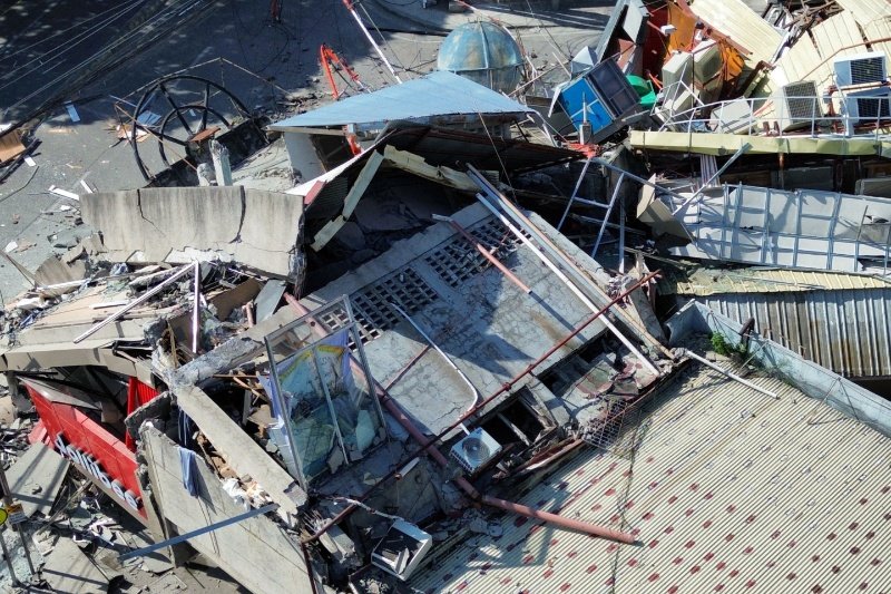 Phivolcs ترفع حالة التأهب لحدوث تسونامي بعد زلزال بقوة 7.8 درجة