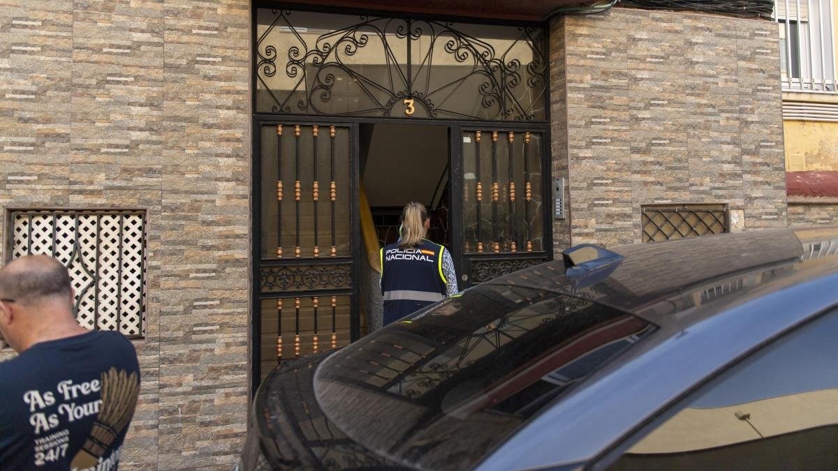 الطفل الذي عثر عليه في سبتة توفي بطريقة عنيفة بسبب تصرفات شخص بالغ، بحسب تشريح الجثة