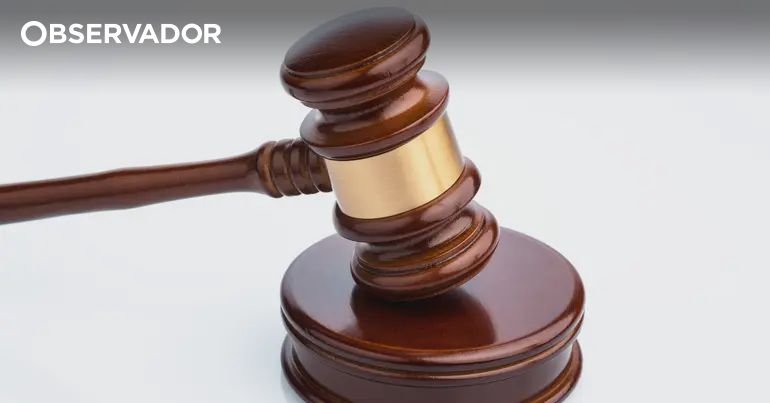 المحامي المدعى عليه في تحقيق الهجرة – مراقب