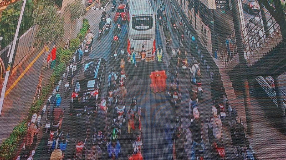 إضرابات حافلة أمام محطة حافلات كاوانغ سيكوكو، مما أدى إلى ازدحام حركة المرور