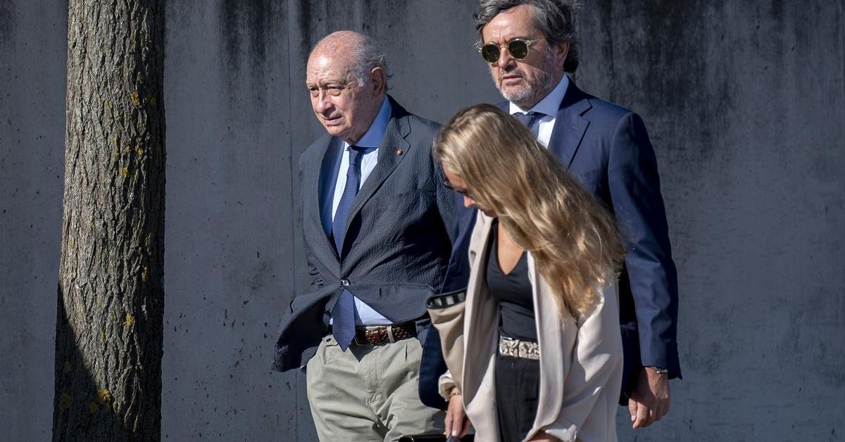 PSOE وبارسيناس يخفضان طلبات السجن لفرنانديز دياز وفياريخو والمتهمين الرئيسيين في المطبخ