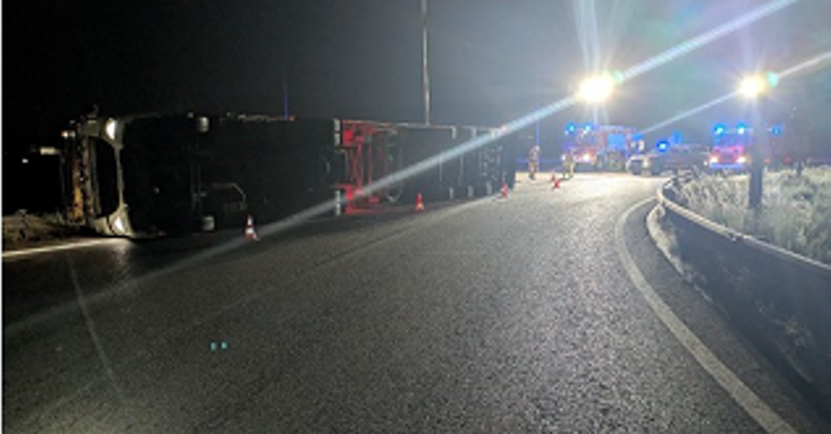 انقطعت حركة المرور على طريق N-240 في ليدا بسبب إزالة شاحنة حادث هذا الصباح