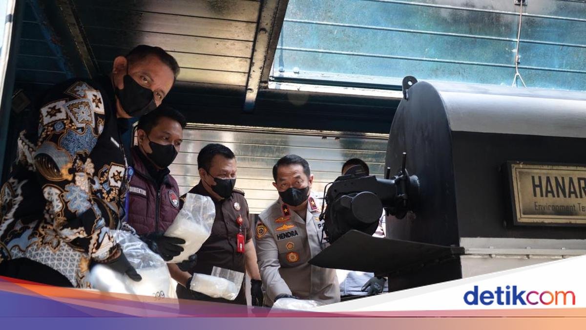 شرطة بانتن الإقليمية تدمر 73.2 كجم من مادة Etomidate Sabu-Vape نتائج الكشف لمدة 6 أشهر