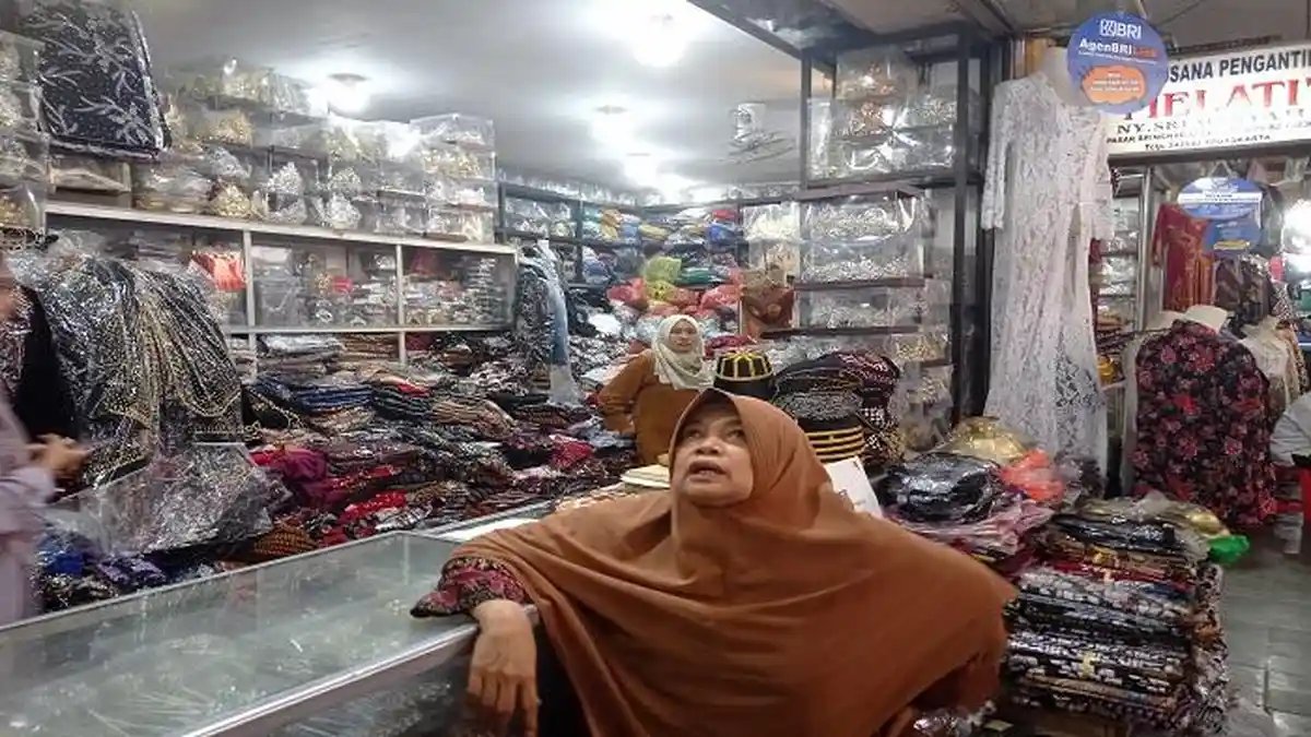 QRIS Mengubah Cara Sri Maryati Berdagang, Pelanggan Kini Tak Lagi Sibuk Cari Uang Tunai