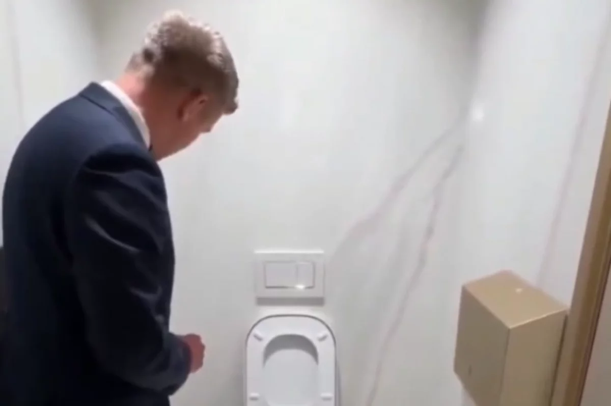Magyar merekam seruan kepada orang Hongaria dari toilet