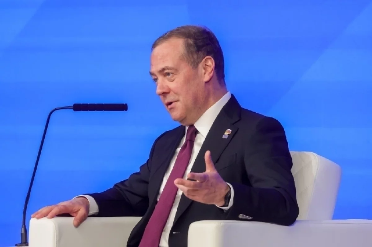 Medvedev mengucapkan selamat kepada Pashinyan pada hari ulang tahunnya, mengingatkannya akan nasib Trotsky