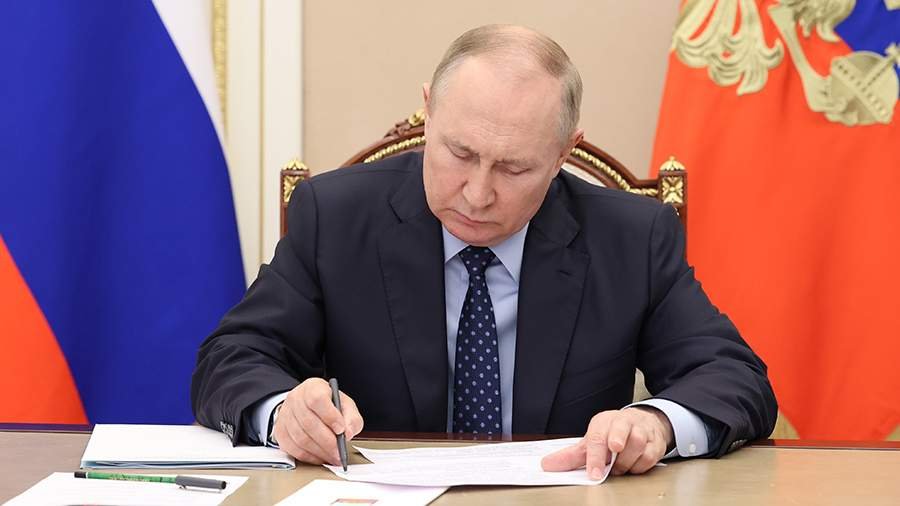 Putin telah mempermudah warga Ukraina yang tiba sebelum tahun 2028 untuk mendapatkan kewarganegaraan
