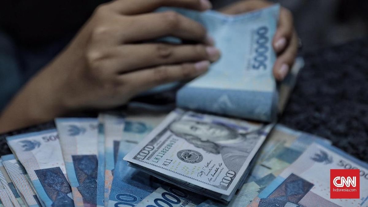 Rupiah Pagi Ini Nyaris Jebol Rp18.000 per Dolar AS usai Libur Panjang