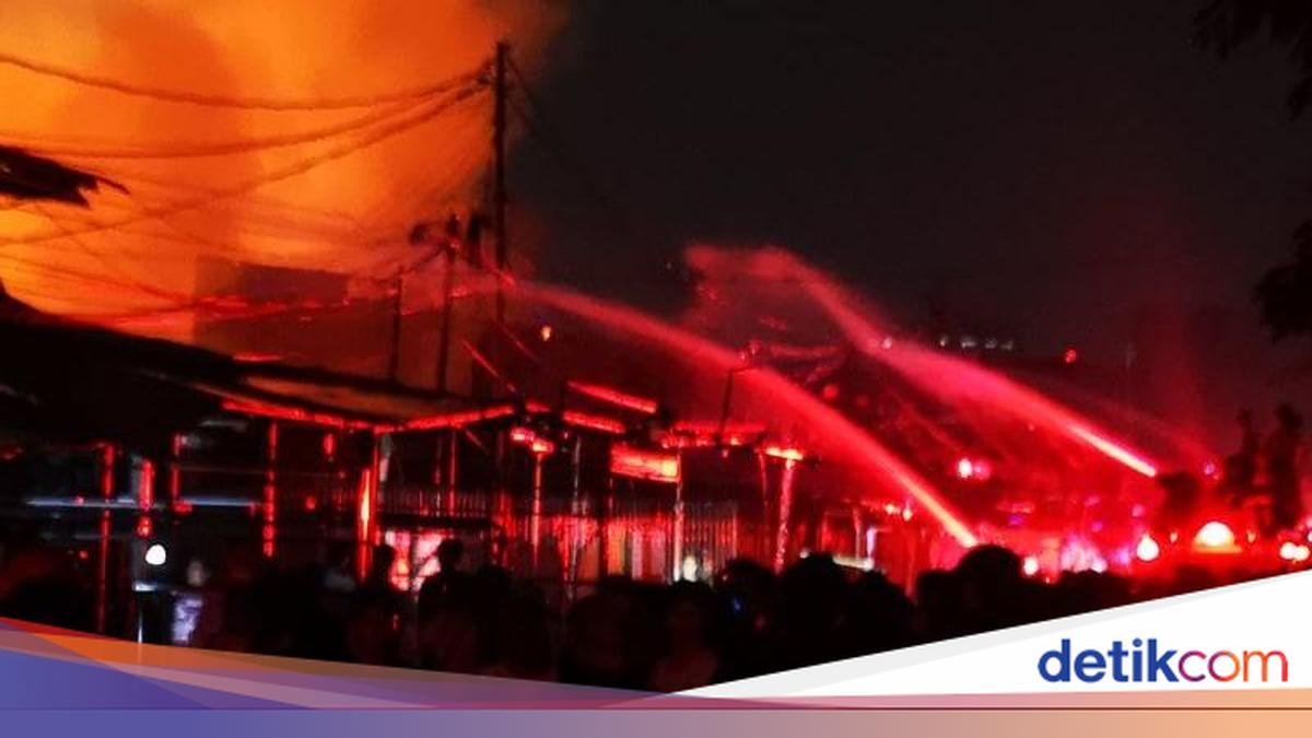 Setelah 7 Jam, Kebakaran Permukiman Warga di Kemayoran Gempol Padam
