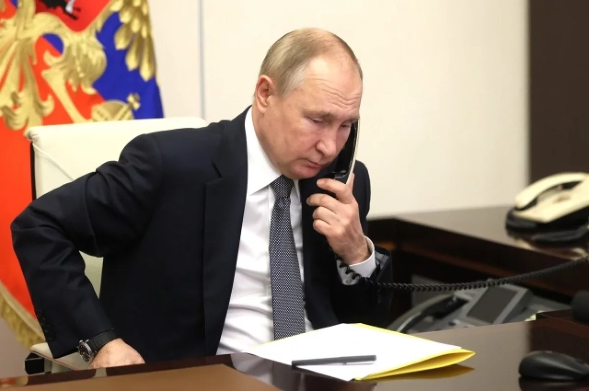 Vladimir Putin melakukan percakapan telepon dengan Lukashenko
