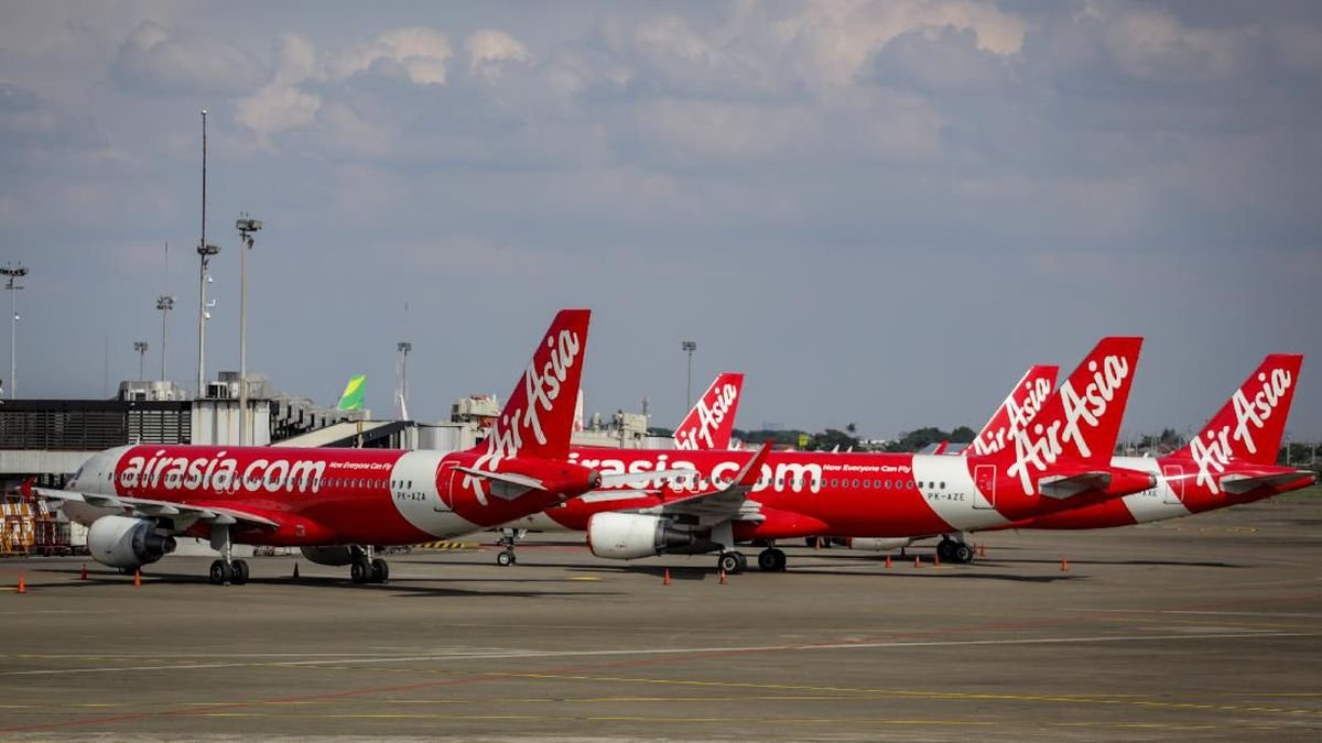 ابتداء من الغد! شركة AirAsia توقف رحلاتها المباشرة من جاكرتا إلى سنغافورة
