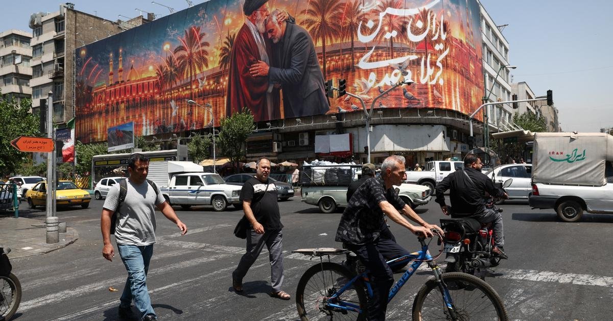ترامب يقول إن الولايات المتحدة وإيران تستأنفان المحادثات رغم التفجيرات التي وقعت نهاية الأسبوع