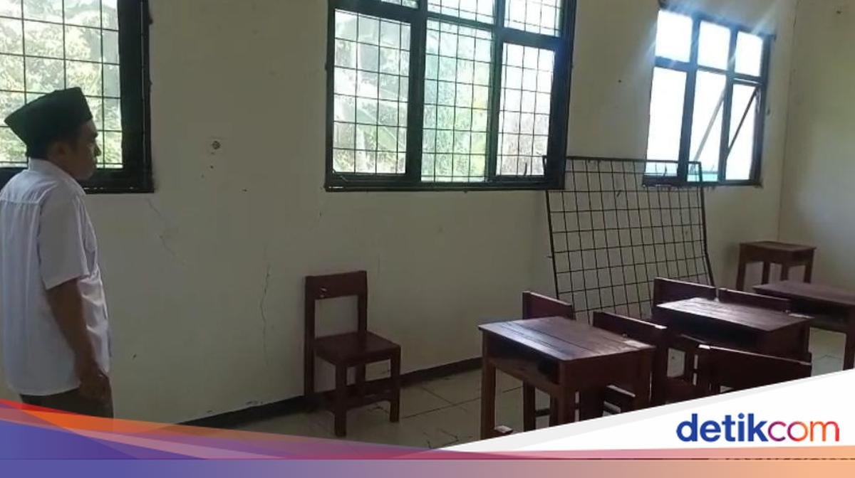تعرضت مدرسة في بانديجلانج للسطو خلال العطلات، وبلغت الخسائر 37 مليون روبية إندونيسية