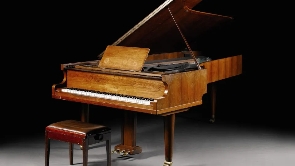 Pianista de 11 anos impressiona em recital. Aprendeu a tocar no Youtube