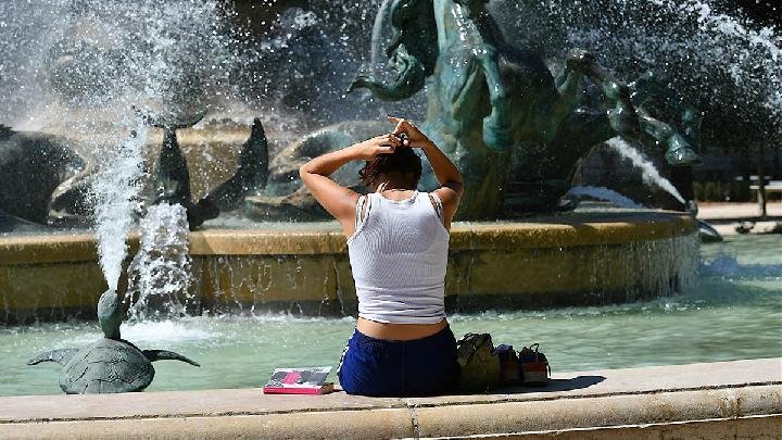 فرنسا تسجل 1000 حالة وفاة أكثر من المتوسط ​​في المناطق التي ضربتها موجة الحر