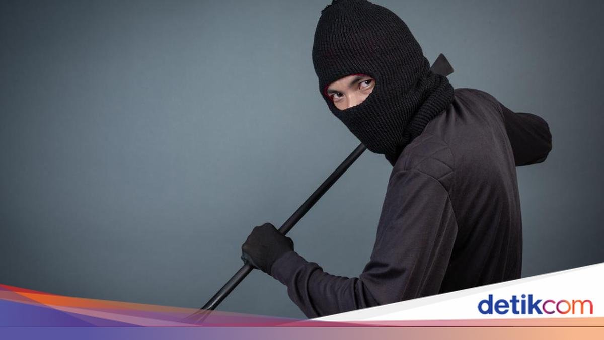 كاد رجل أن يموت عندما هاجمه حشد من الغوغاء عندما كان على وشك اقتحام سوق صغير في سيرانج