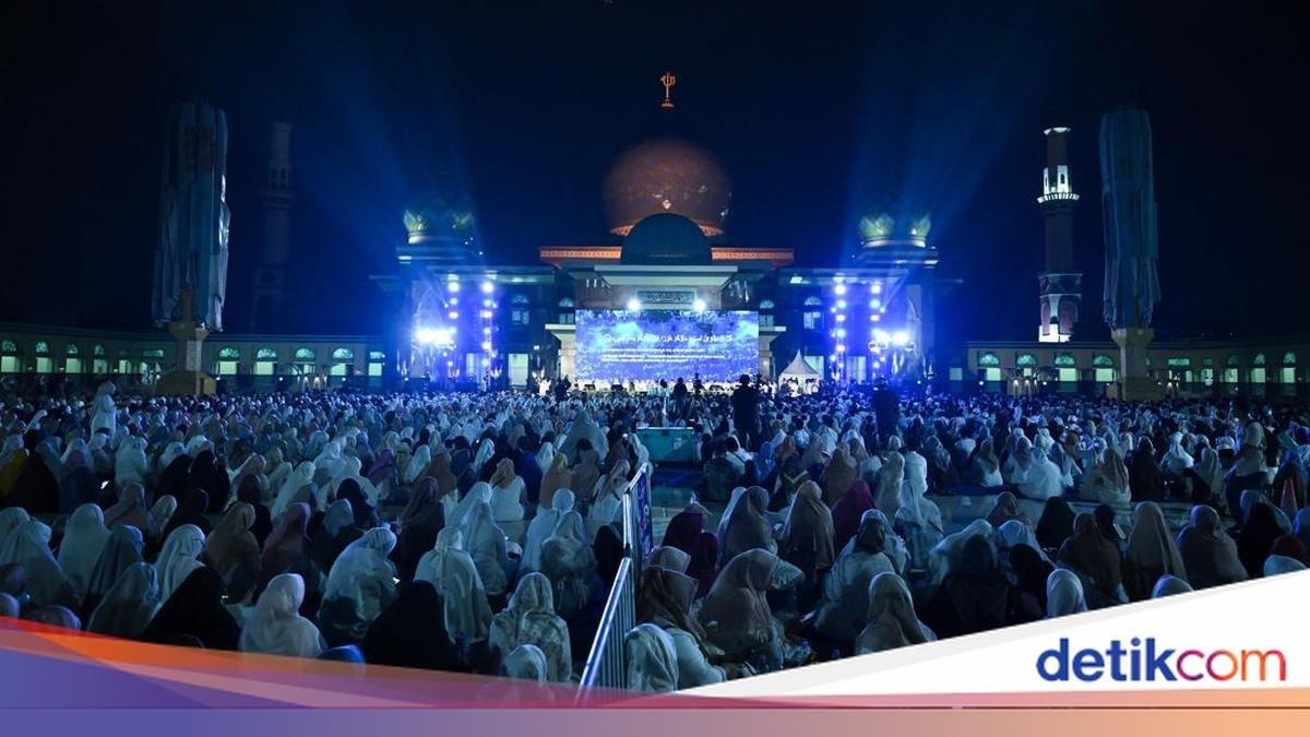 تحقيق موري، 9,184 ASN بيكانبارو قراءة سورة الملك في وقت واحد في مسجد النور