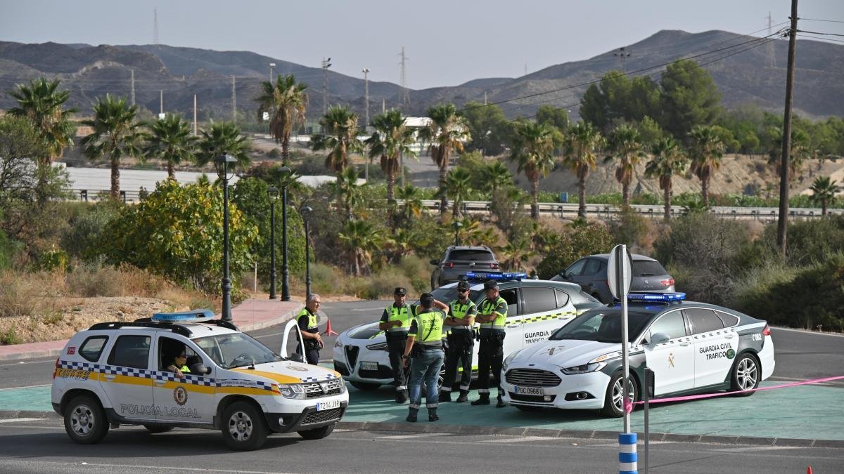 القبض على شخصين بتهمة العصيان أثناء عملية إخلاء حريق لوس جالاردوس