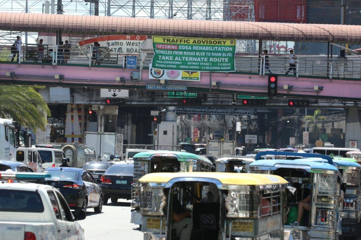 DPWH تكشف النقاب عن ممشى EDSA الأوسع والأكثر أمانًا