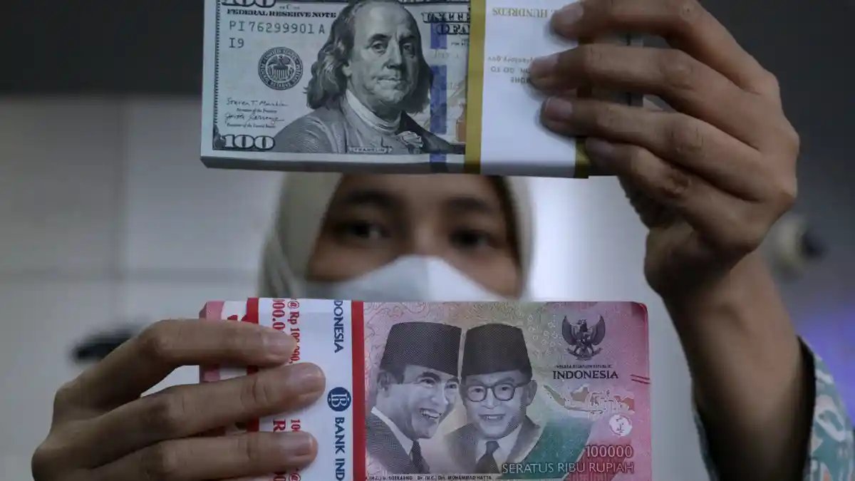 Siang Ini, Rupiah Makin Ambruk di Atas Rp18.100 per Dolar AS