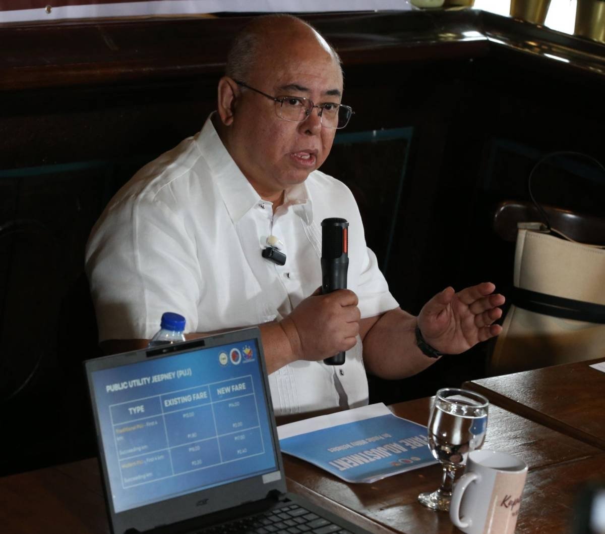 LTFRB توقف شركة الحافلات عن الاصطدام بحاجز EDSA