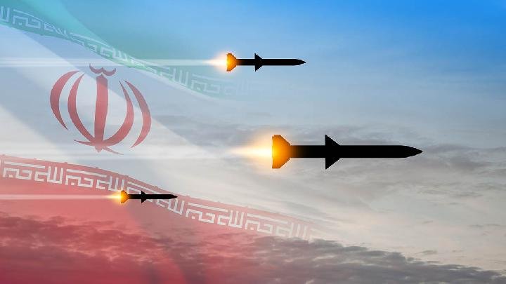 إيران تضرب القواعد الأمريكية في عمان وسوريا والأردن
