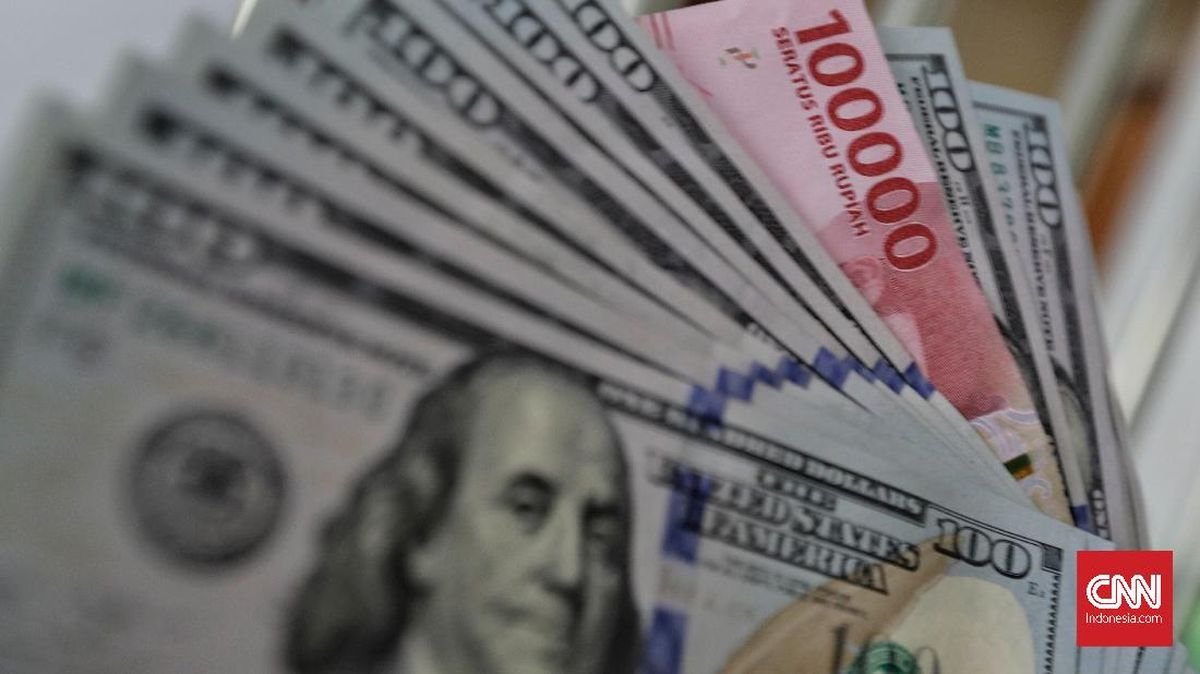 الروبية تنخفض قليلاً إلى 17,972 روبية إندونيسية بعد الإعلان عن استقالة محافظ بنك BI