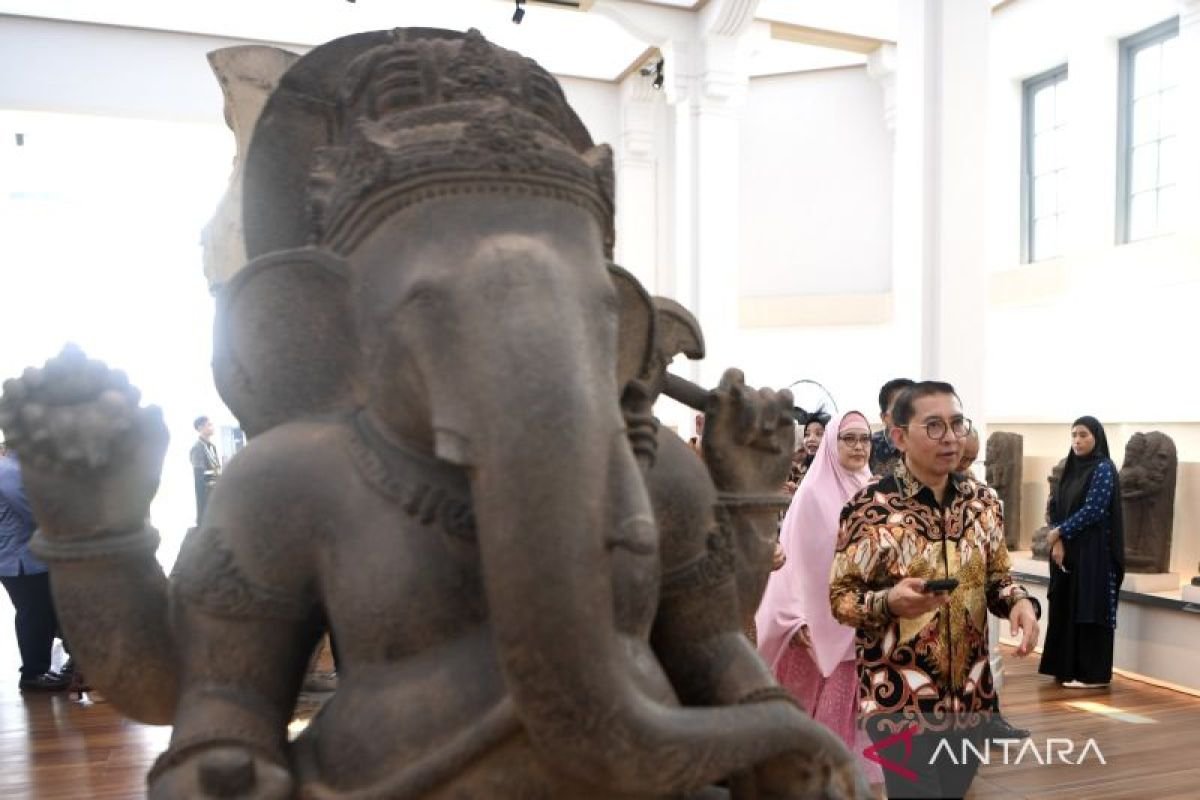 US returns two stolen 8th-century bronze statues to Indonesia